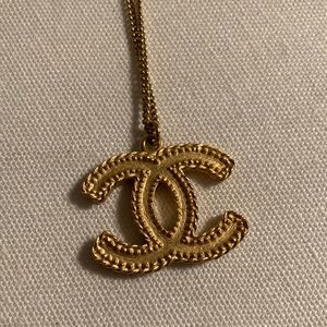 Chanel cc logo necklace in gold